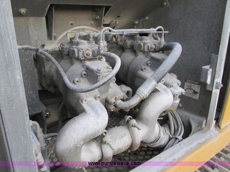 image for item F4062 2002 John Deere 330C LC excavator