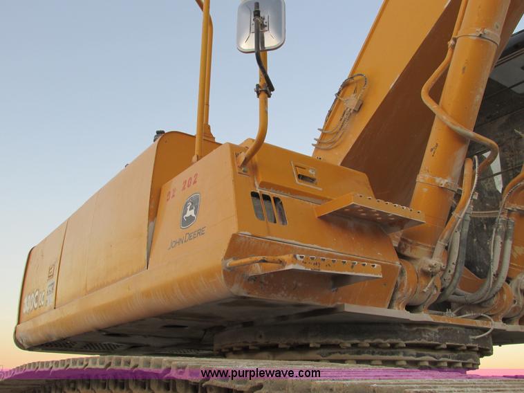 image for item F4062 2002 John Deere 330C LC excavator