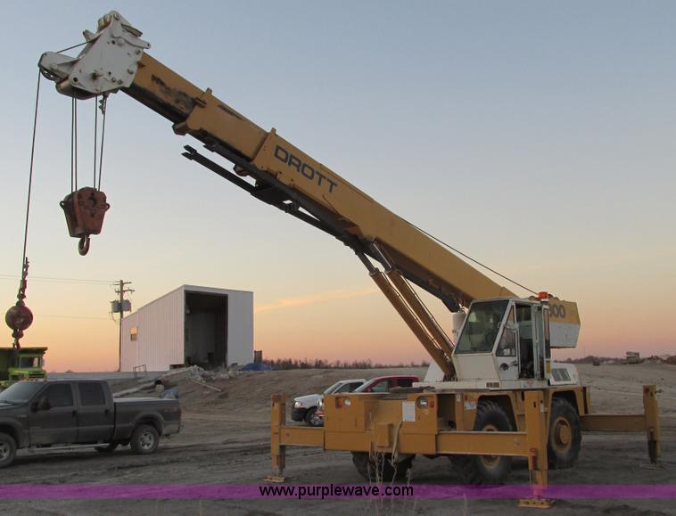 image for item F4063 Drott 1800 crane