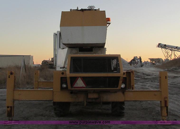 image for item F4063 Drott 1800 crane