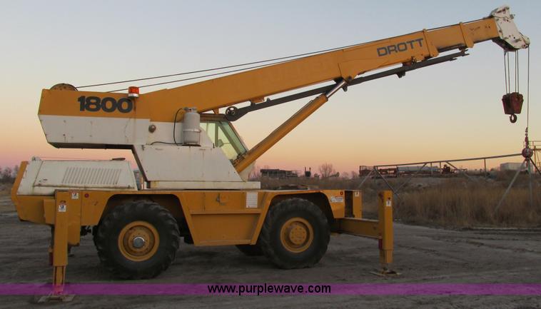 image for item F4063 Drott 1800 crane