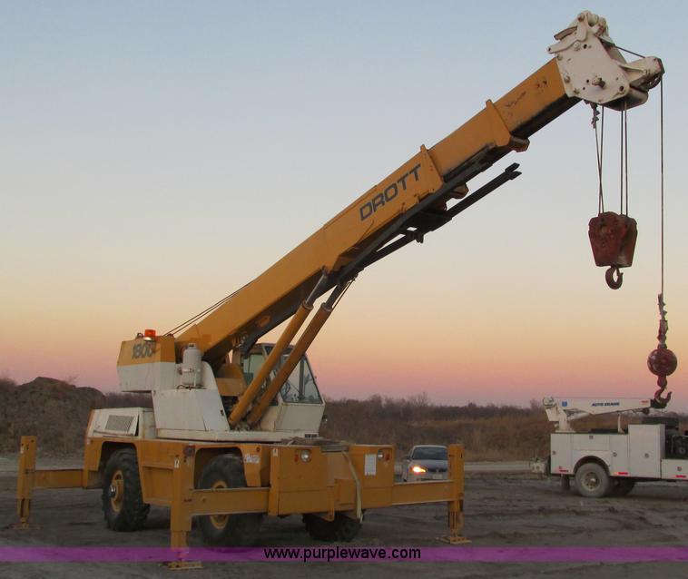 image for item F4063 Drott 1800 crane