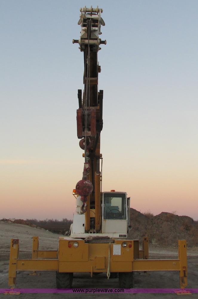 image for item F4063 Drott 1800 crane