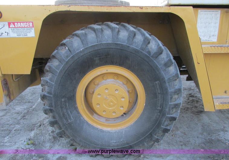 image for item F4063 Drott 1800 crane