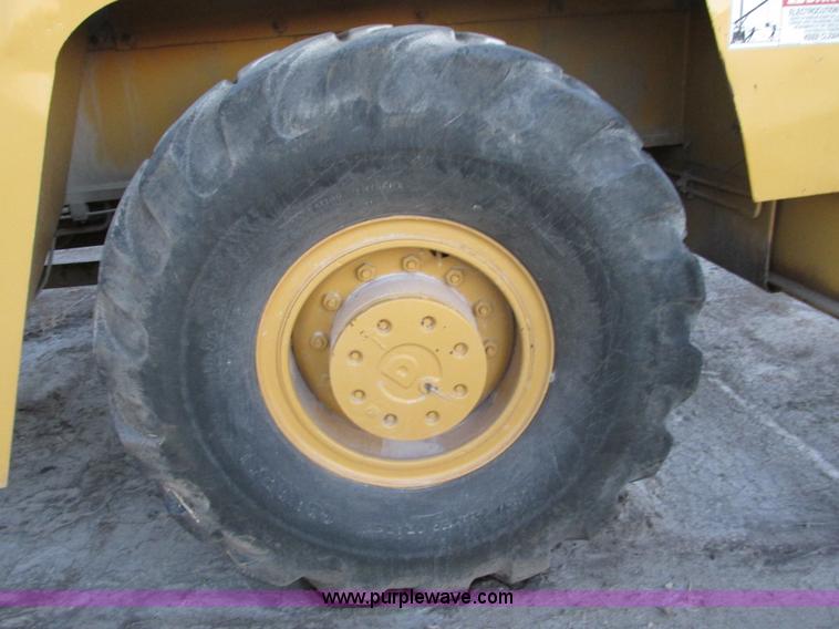 image for item F4063 Drott 1800 crane