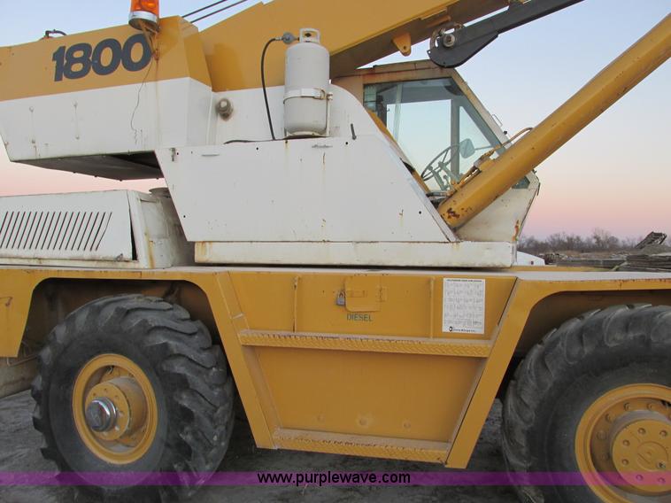 image for item F4063 Drott 1800 crane