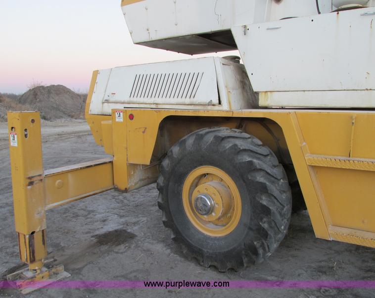 image for item F4063 Drott 1800 crane