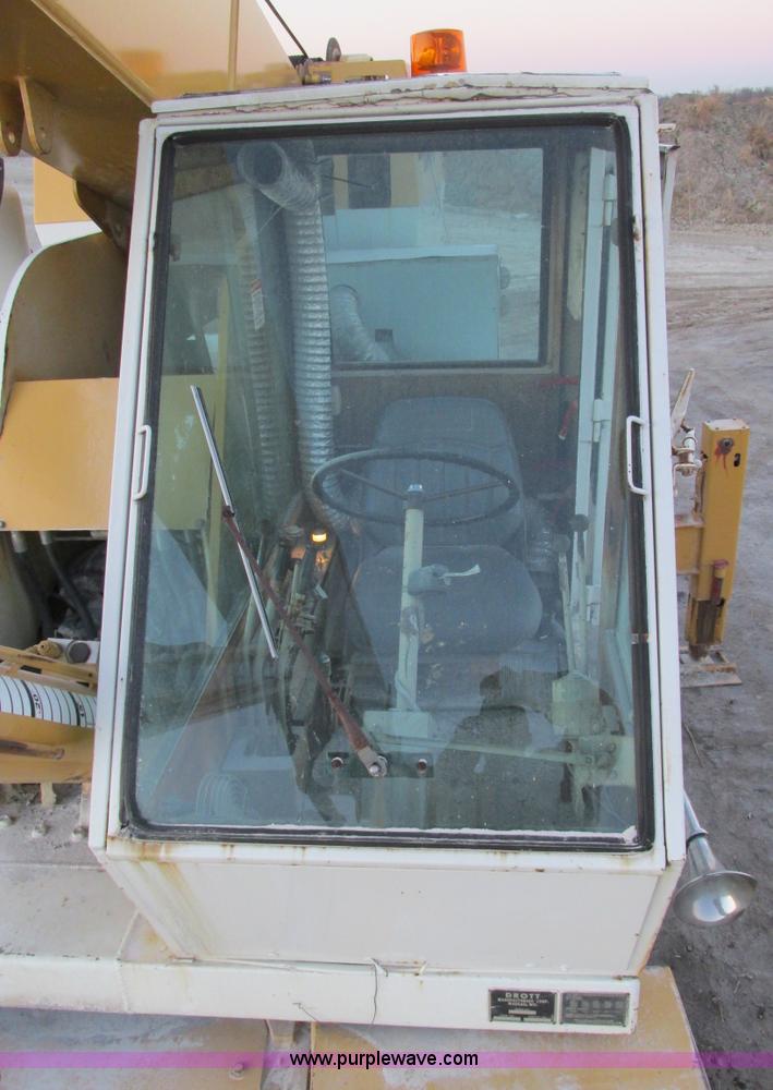 image for item F4063 Drott 1800 crane