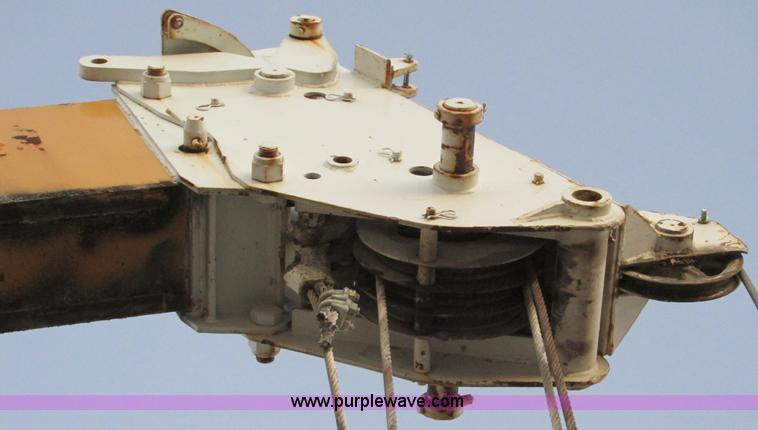 image for item F4063 Drott 1800 crane