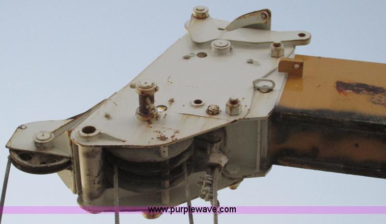 image for item F4063 Drott 1800 crane