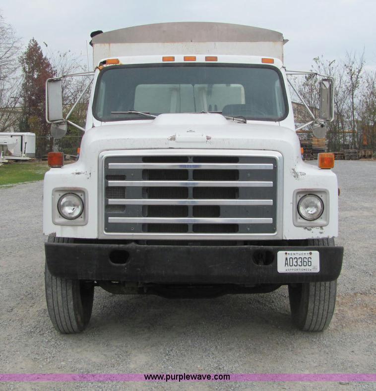 image for item C2940 1986 International 1954 fertilizer tender truck