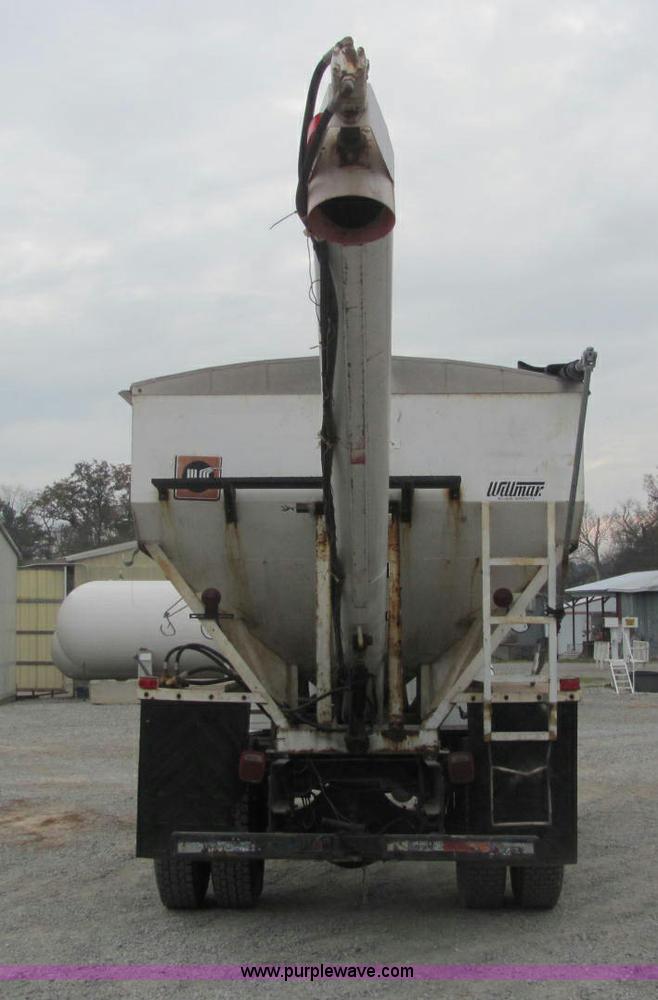 image for item C2940 1986 International 1954 fertilizer tender truck