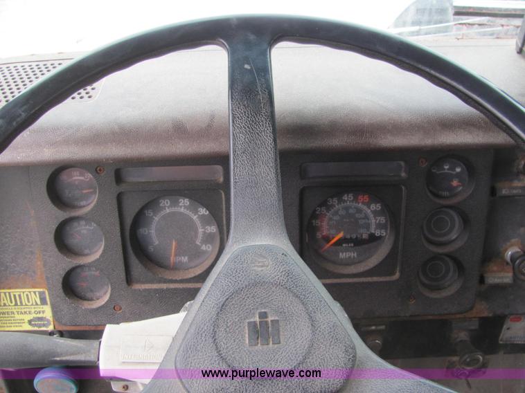 image for item C2940 1986 International 1954 fertilizer tender truck