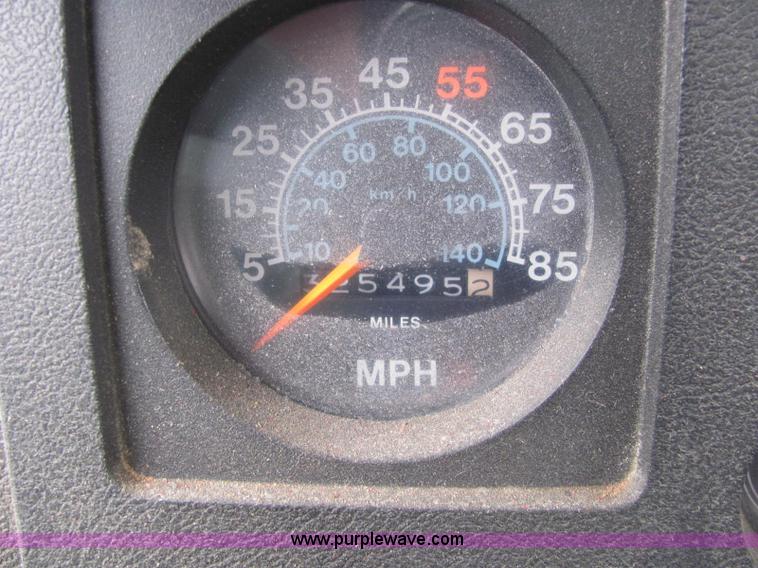 image for item C2940 1986 International 1954 fertilizer tender truck