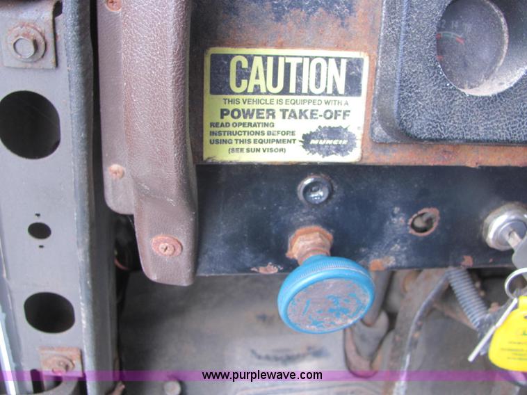 image for item C2940 1986 International 1954 fertilizer tender truck