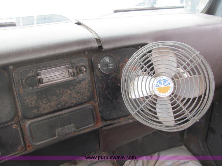 image for item C2940 1986 International 1954 fertilizer tender truck