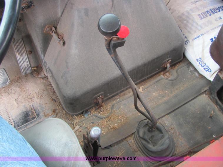 image for item C2940 1986 International 1954 fertilizer tender truck