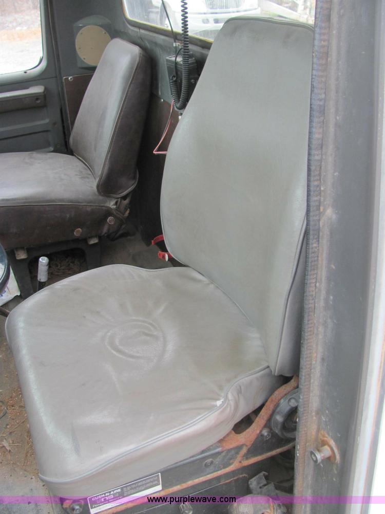 image for item C2940 1986 International 1954 fertilizer tender truck