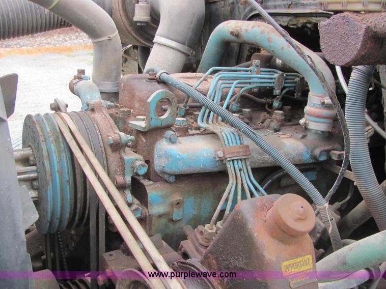 image for item C2940 1986 International 1954 fertilizer tender truck