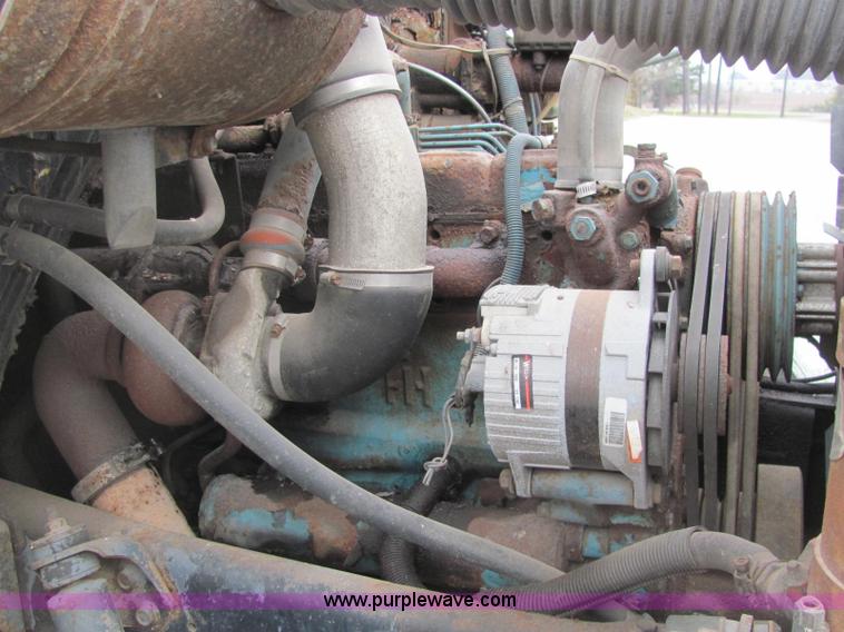 image for item C2940 1986 International 1954 fertilizer tender truck