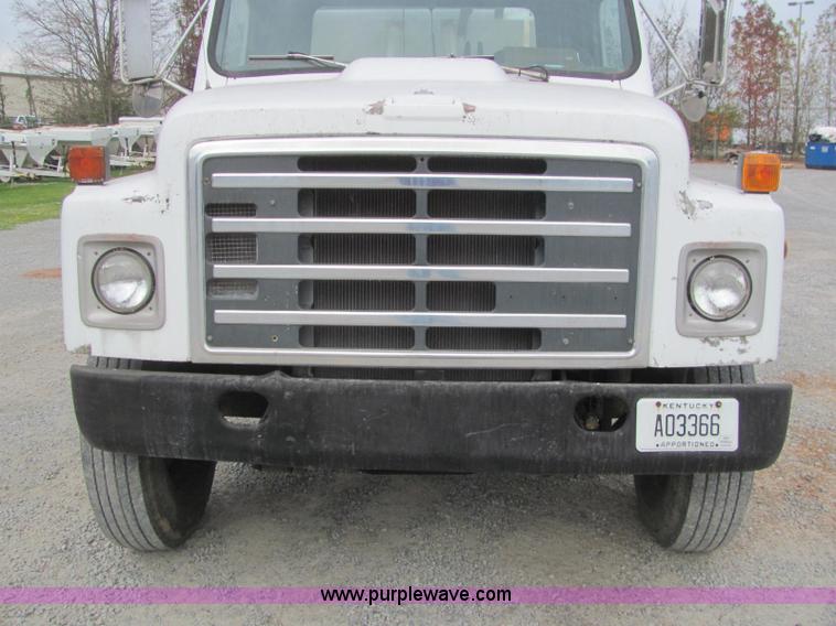 image for item C2940 1986 International 1954 fertilizer tender truck