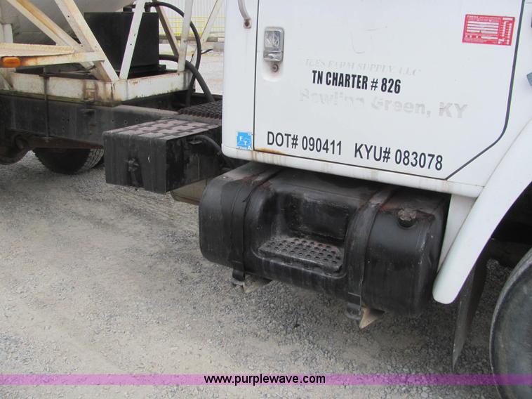 image for item C2940 1986 International 1954 fertilizer tender truck