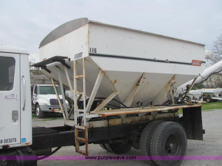 image for item C2940 1986 International 1954 fertilizer tender truck