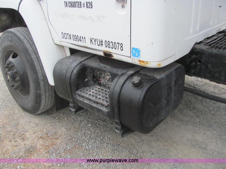 image for item C2940 1986 International 1954 fertilizer tender truck