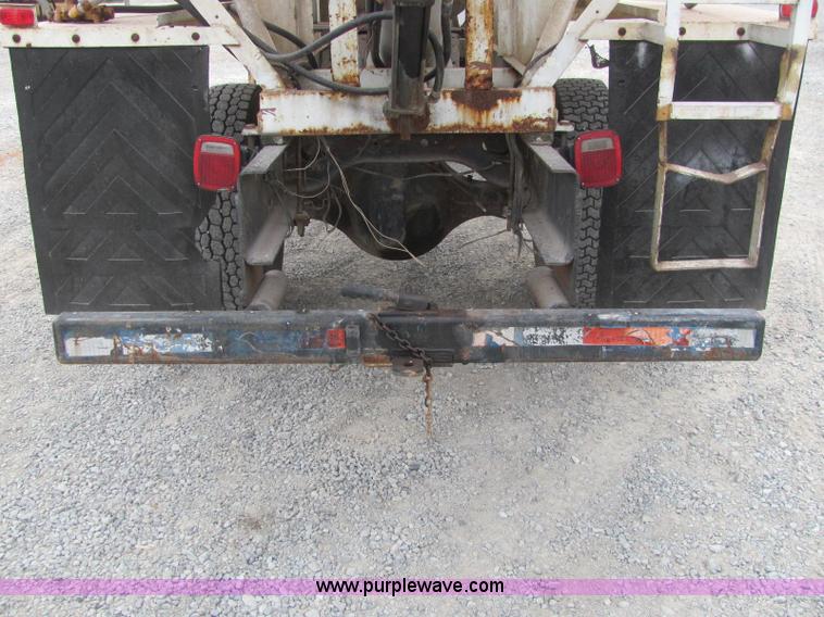 image for item C2940 1986 International 1954 fertilizer tender truck