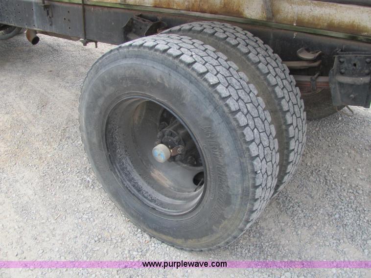 image for item C2940 1986 International 1954 fertilizer tender truck