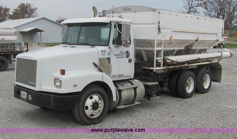 image for item C2941 1995 Volvo White GMC WG fertilizer tender truck