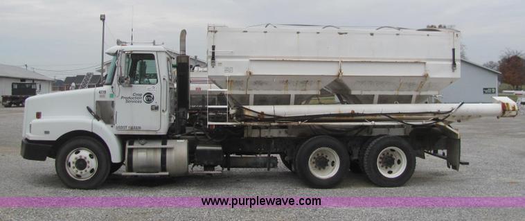 image for item C2941 1995 Volvo White GMC WG fertilizer tender truck