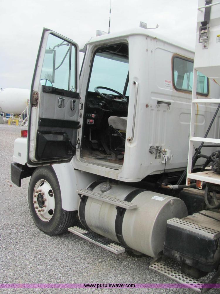 image for item C2941 1995 Volvo White GMC WG fertilizer tender truck