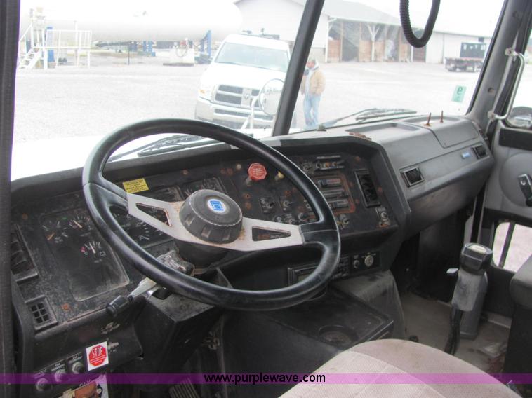 image for item C2941 1995 Volvo White GMC WG fertilizer tender truck