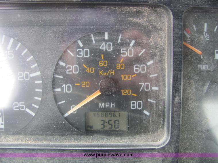 image for item C2941 1995 Volvo White GMC WG fertilizer tender truck