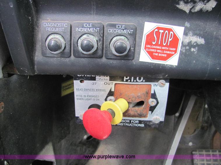 image for item C2941 1995 Volvo White GMC WG fertilizer tender truck