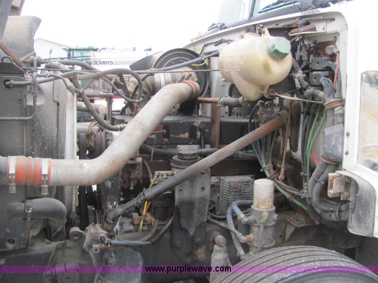 image for item C2941 1995 Volvo White GMC WG fertilizer tender truck
