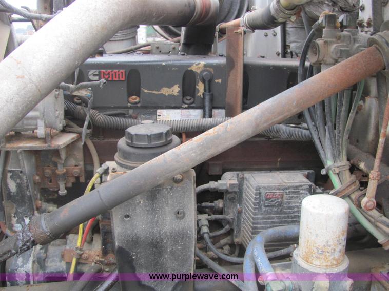 image for item C2941 1995 Volvo White GMC WG fertilizer tender truck