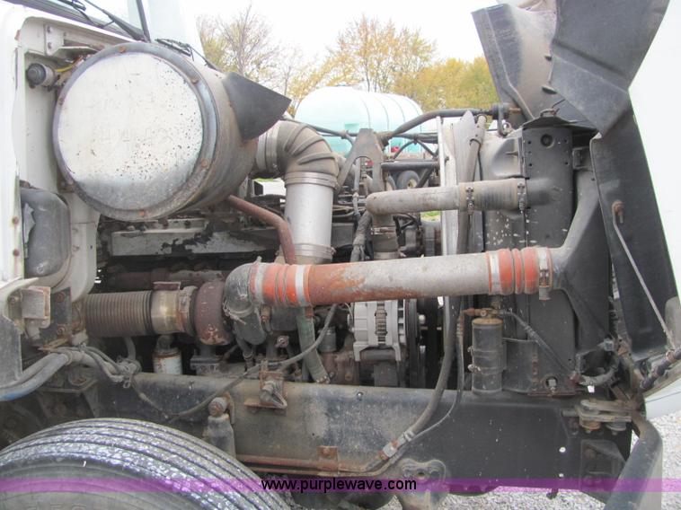 image for item C2941 1995 Volvo White GMC WG fertilizer tender truck