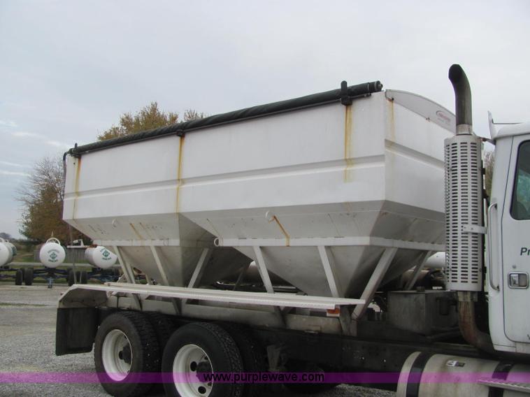 image for item C2941 1995 Volvo White GMC WG fertilizer tender truck