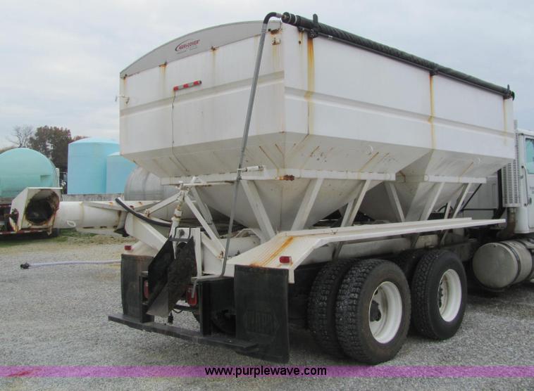 image for item C2941 1995 Volvo White GMC WG fertilizer tender truck