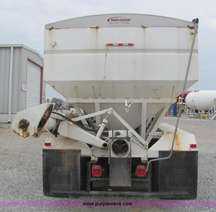 image for item C2941 1995 Volvo White GMC WG fertilizer tender truck