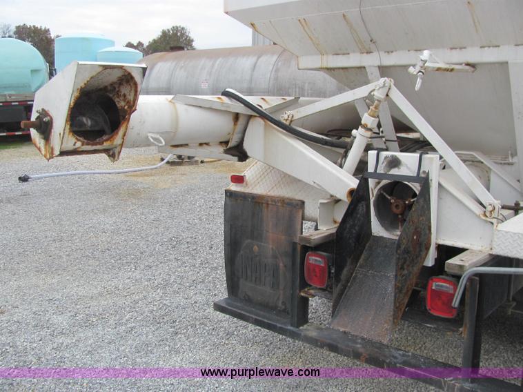 image for item C2941 1995 Volvo White GMC WG fertilizer tender truck