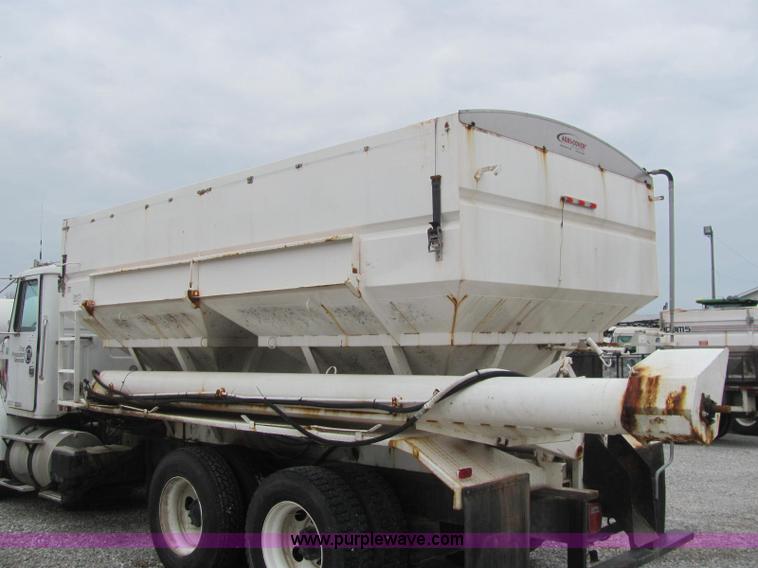 image for item C2941 1995 Volvo White GMC WG fertilizer tender truck