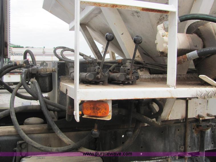 image for item C2941 1995 Volvo White GMC WG fertilizer tender truck