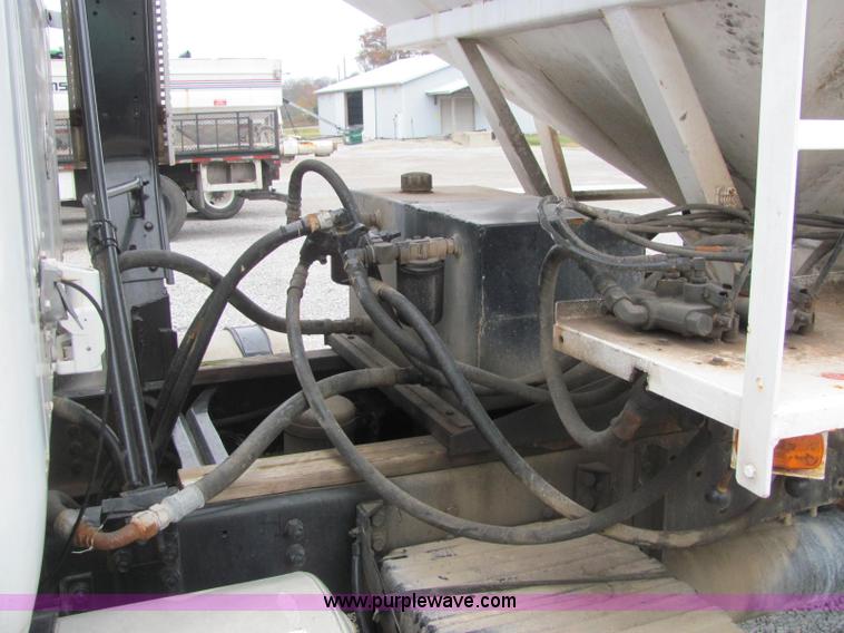 image for item C2941 1995 Volvo White GMC WG fertilizer tender truck