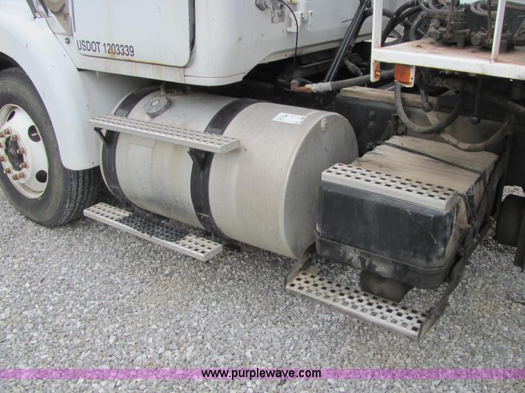 image for item C2941 1995 Volvo White GMC WG fertilizer tender truck