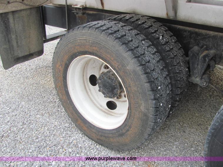 image for item C2941 1995 Volvo White GMC WG fertilizer tender truck