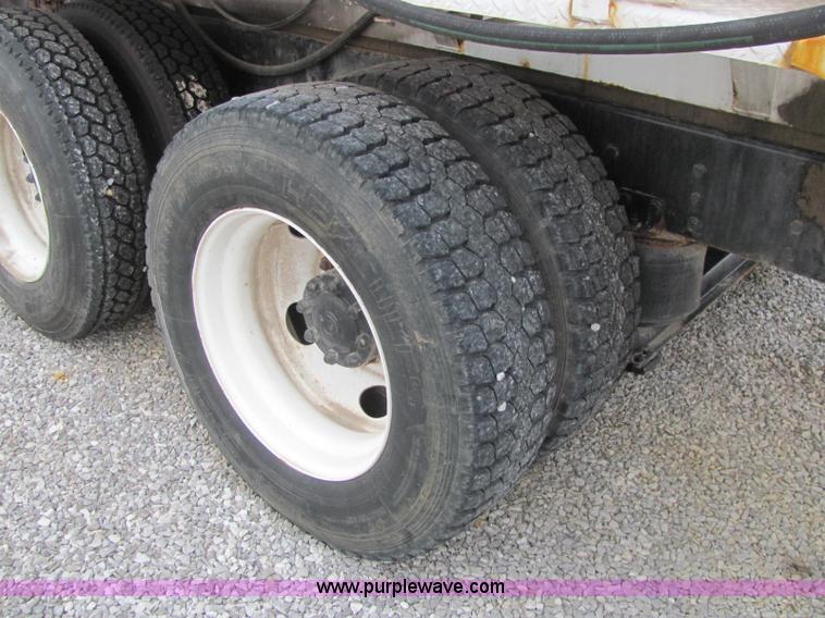 image for item C2941 1995 Volvo White GMC WG fertilizer tender truck