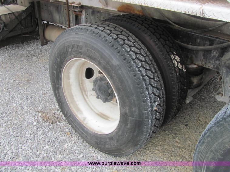 image for item C2941 1995 Volvo White GMC WG fertilizer tender truck